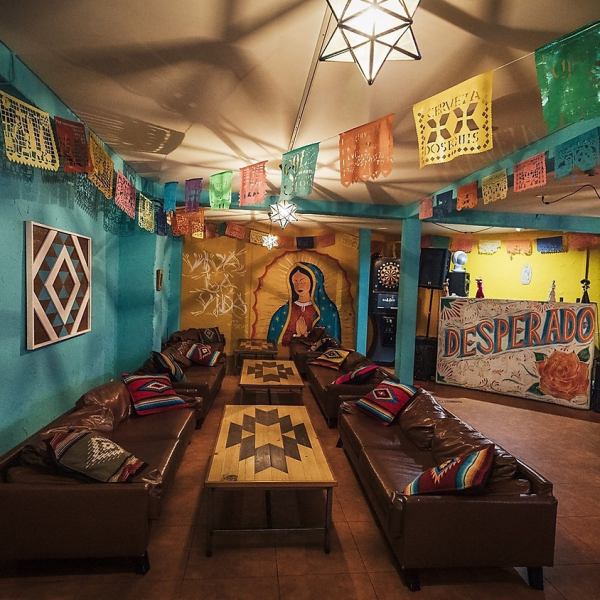 We also have large table seats, so we welcome large groups! Please feel free to contact us if you would like to reserve the entire restaurant!