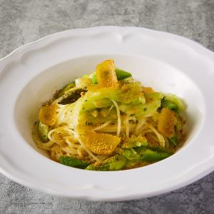 Boiled whitebait and cabbage with shellfish broth sauce and dried mullet shavings