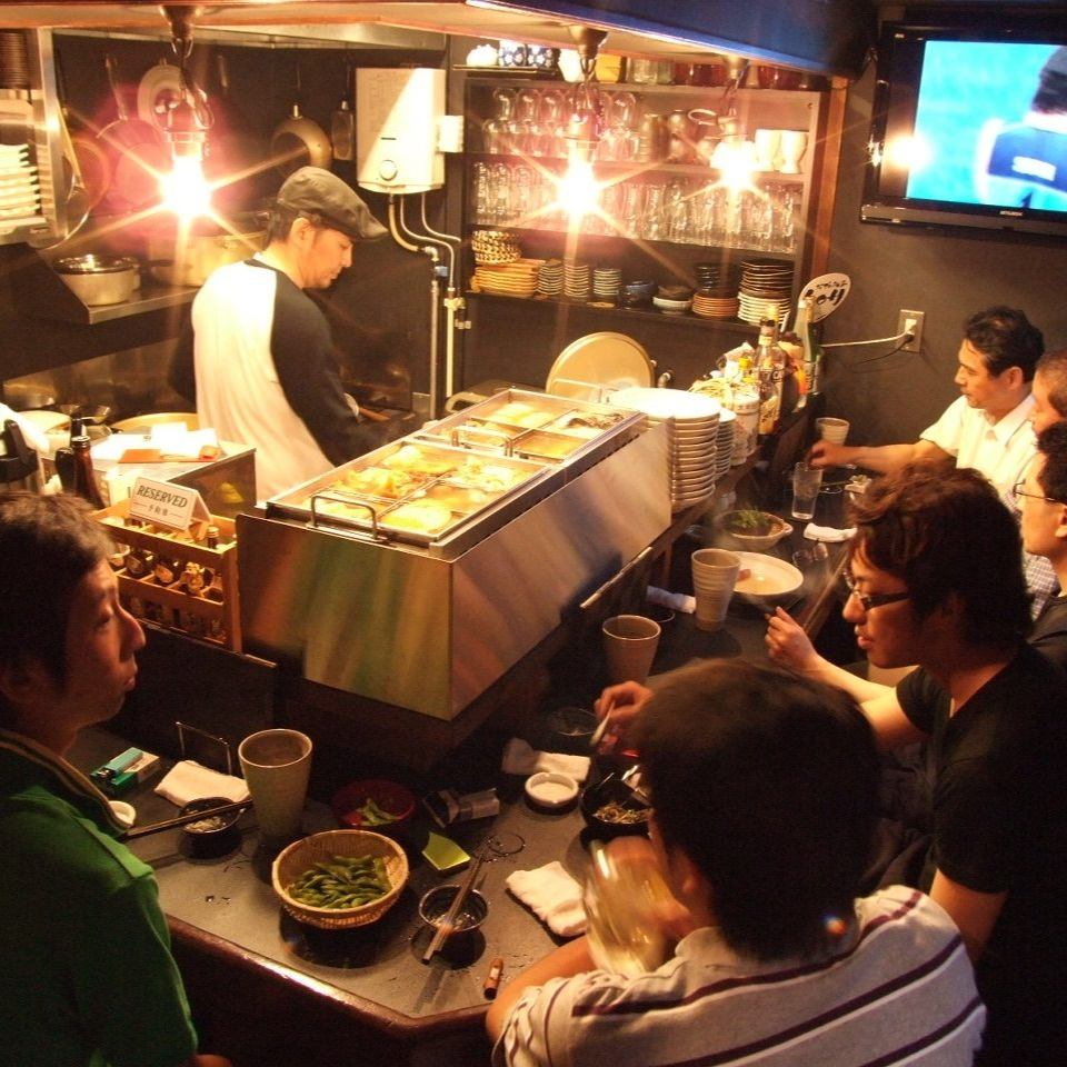 The interior of the store was renovated from an old house.The tatami room on the second floor can accommodate parties of up to 15 people!