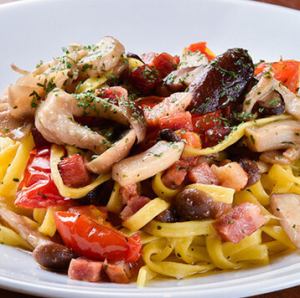 【季節限定】ベーコンとキノコのオイルパスタ