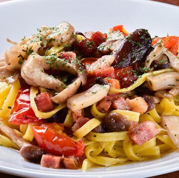 【季節限定】ベーコンとキノコのオイルパスタ