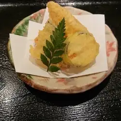 皮はぎと海老の湯葉巻天ぷら