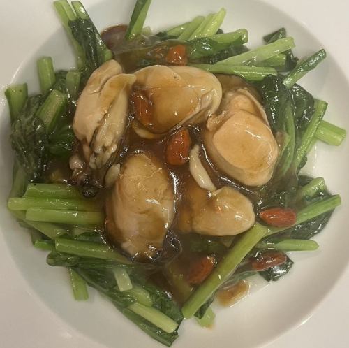 Oysters and vegetables stir-fried with oyster sauce