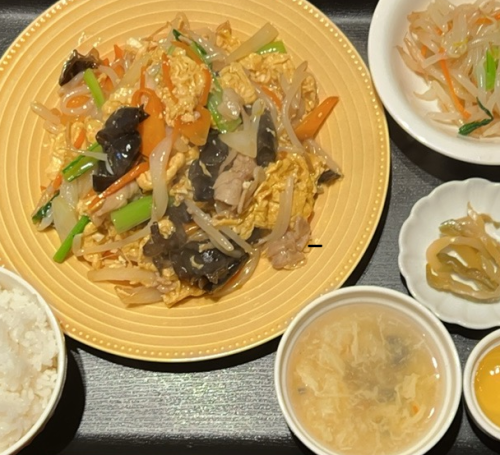 Pork and various vegetables with egg stir fry