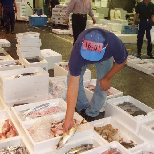 Seasonal seafood to purchase every morning