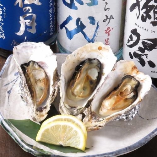 広島名物がズラリ！焼き牡蠣は絶品！
