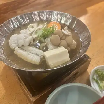 來自山口縣埼京的鰻魚和時令蔬菜小火鍋