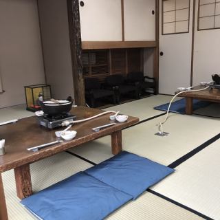 The first floor has two tatami rooms.During the off-season, a completely private room is available upon request.Enjoy the view of autumn leaves in autumn and camellias in winter.If you would like a private room, please contact us when making a reservation.