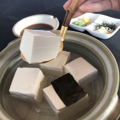 請享用質地柔滑、口感豐富的特製湯豆腐。