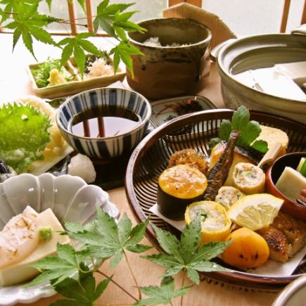 ☆Autumn only☆ Enjoy 13 Kyoto dishes [Tegago Gozen]