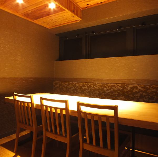 少人数の個室。ご家族の集まりや、会社宴会の席にどうぞ。ご家族でのお食事やお子様連れでのママ会にも人気です！