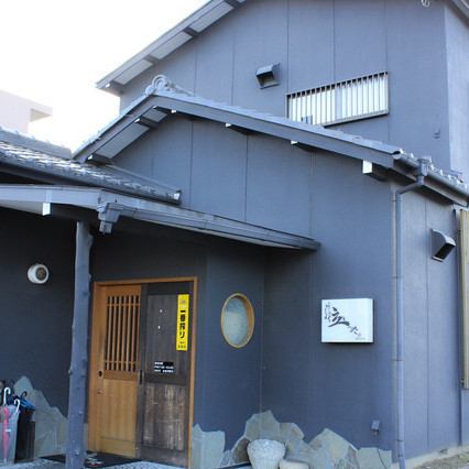 "Standing" is about a 3-minute walk from Fujinami Station on the Meitetsu Tsushima Line / prefectural road 79/121 at the Suwa intersection.Of course, there is also a parking lot! We are looking forward to your visit with a variety of seasonal dishes prepared!