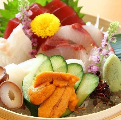 《Excellent freshness!》 Assorted sashimi / 1,320 yen (tax included) ~