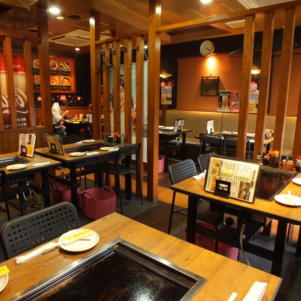 横浜駅北口から徒歩1分！駅チカの隠れ家でお好み焼き食べ放題♪