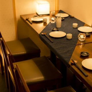 Private room seating with a modern and calming impression.*There are no side-by-side couple seats.