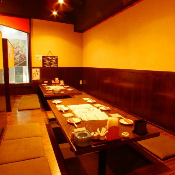 掘りごたつのお席はまるで家の様におくつろぎ頂けます♪広々としたテーブル席の掘りごたつ式半個室は【ご予約必須】の人気席♪まるで家のような感覚で、女子会・会社のご宴会どのようなシーンにもご利用頂ける利便性の良さは幹事様必見です♪このご機会に是非新宿MORI屋をご利用下さい♪新宿 居酒屋 焼き鳥 女子会 飲み放題