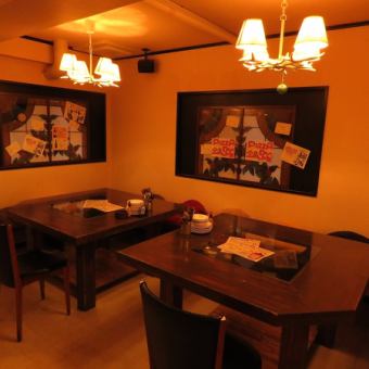 We have private rooms that can accommodate up to 14 people.Please use it according to various banquets.Please contact us regarding the number of people.