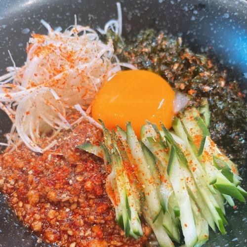 麻辣肉味噌の辛味まぜそば