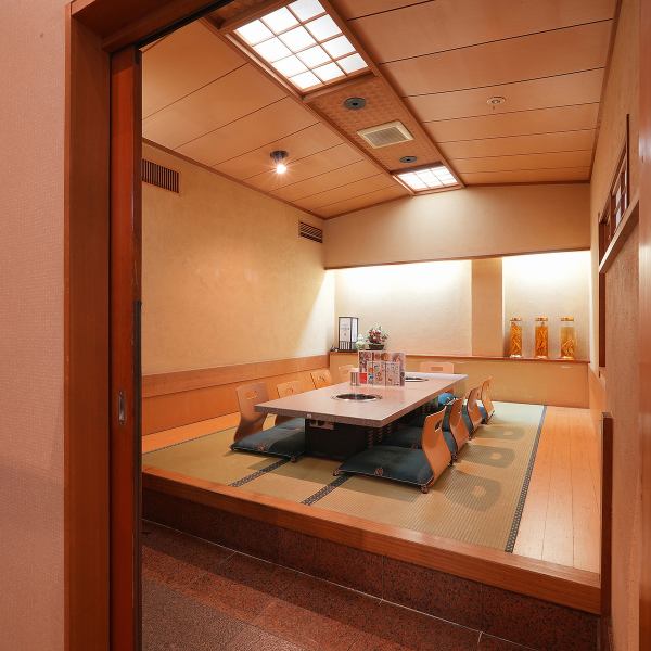 店内は和の落ち着いた雰囲気を基調にしつつ、開放感を重視した内装が特徴◎アクセスも便利で、大人数の宴会や日常利用でも足を運びやすい立地となっています！ゆったりとくつろげる座敷や個室をはじめ、幅広いシーンに対応できる柔軟さが魅力です☆