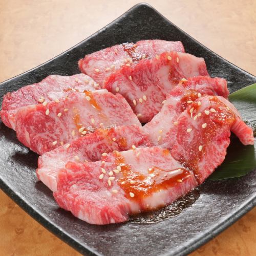 厚切りで旨み広がる国産牛カルビ