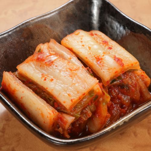 店舗で一から漬け込む自家製キムチ