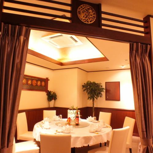 A private room for 8 people, which is very popular for small banquets, families, and entertainment!