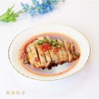 Steamed chicken with spicy sauce