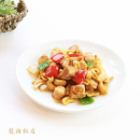 Stir-fried chicken and cashew nuts