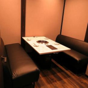 It is a Japanese-style space separated by a thick door.It can seat up to 6 people.It is a relaxing private room that can be used for small banquets, entertainment, and casual drinking parties with friends.