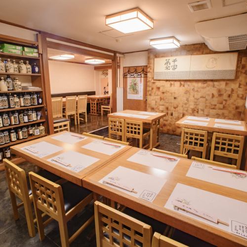 <p>テーブル席は、7卓あります。</p>