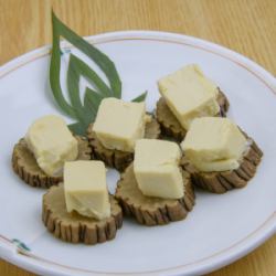 いぶりがっこと味噌漬け豆腐