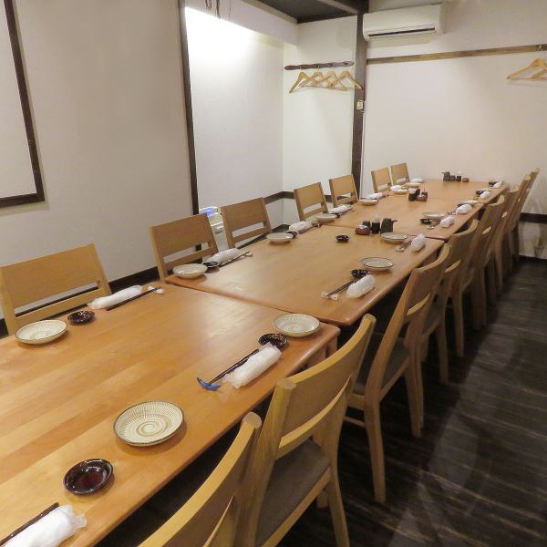 【各種ご宴会に】大人数収容可能な個室をご用意。飲み放題付きコースもあるので、歓送迎会や忘新年会など各種ご宴会にオススメです。ご予算により貸切も可能ですので、ぜひご相談ください。