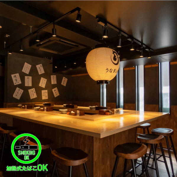 【推荐给独自用餐者和情侣】我们舒适的 U 型吧台座位非常适合独自用餐者、情侣和女生聚会。柔和的灯光和现代日式室内设计营造出时尚精致的氛围。尽享奢华成人体验,我们提供多种美食和饮品供您选择。