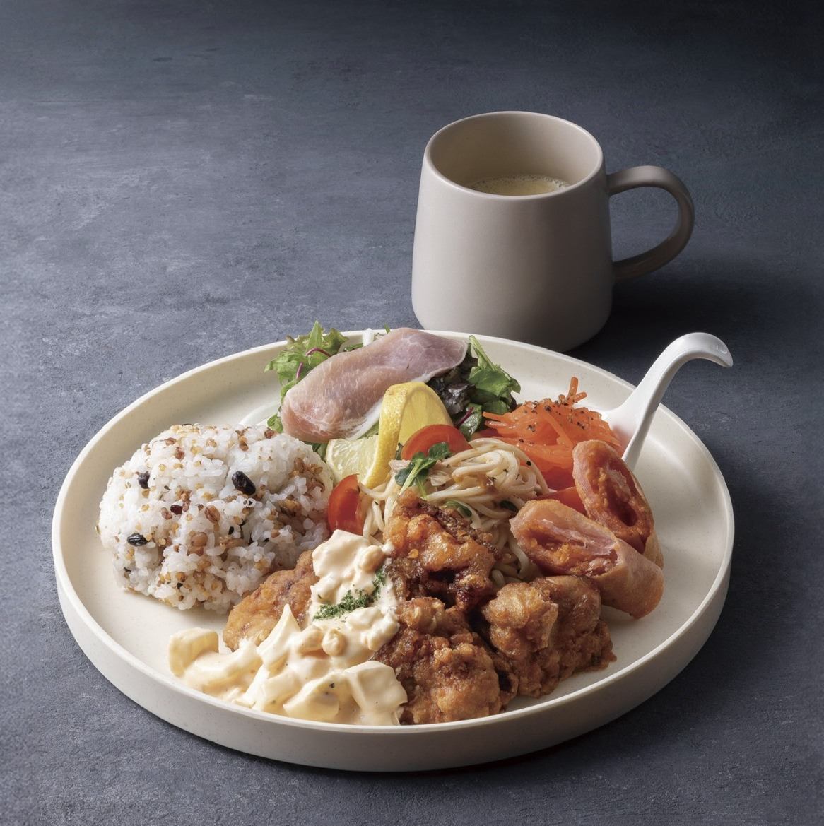 一番人気！mottoの満足プレートランチ☆