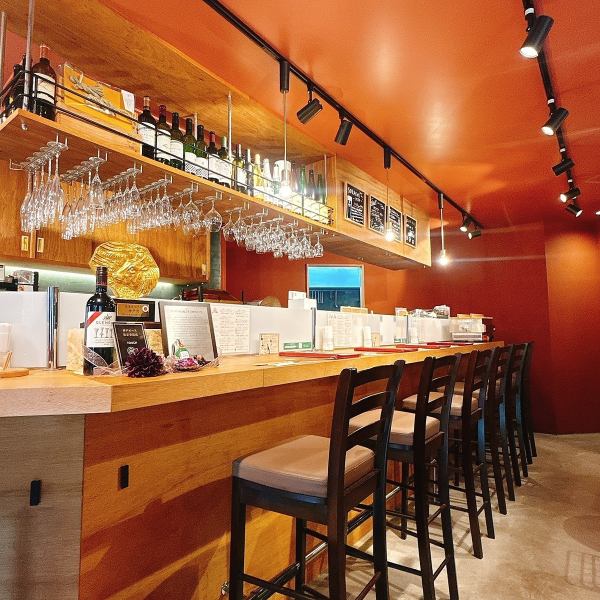 お一人様でも使いやすく、気軽に立ち寄れる居心地の良さがあるのもカウンターならでは。料理人との程よい会話が、食事の時間をより豊かにしてくれます。仕事帰りや落ち着いて食と向き合いたい方にぴったりの席です♪