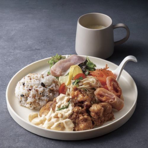 一番人気！mottoの満足プレートランチ♪