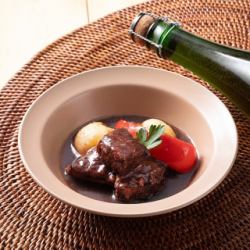 神戸牛の赤ワイン煮込み
