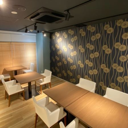 【会社宴会やご友人同士の集まりに最適】最大10名様までご利用いただけるテーブル席をご用意。落ち着いた雰囲気の店内で、周囲を気にせずゆったりとお食事をお楽しみいただけます。各種ご宴会や会食、少し特別な集まりにもおすすめです。