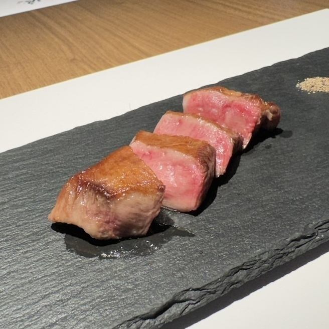 昼から優雅に鉄板焼。自分へのご褒美にふさわしい贅沢ランチを。