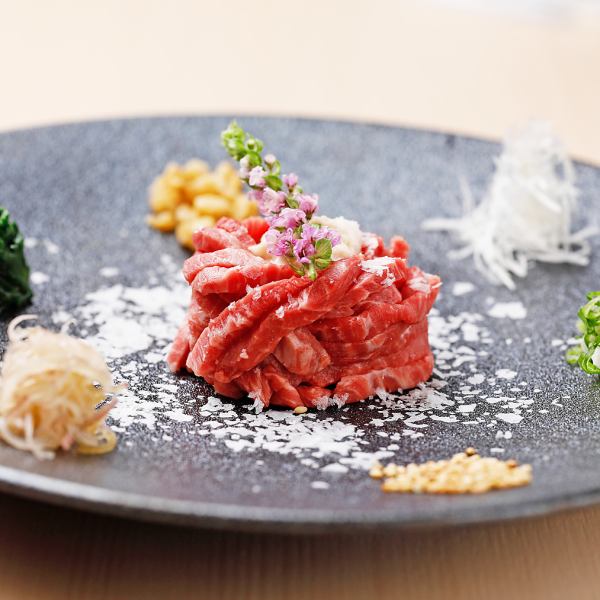 松特製　黒毛和牛の白いユッケ
