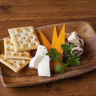 Assortment of 3 cheeses selected by the chef