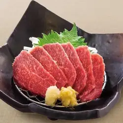 Melt-in-your-mouth delicious horse sashimi (medium marbling)