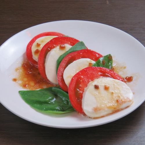 番茄和馬蘇里拉奶酪
