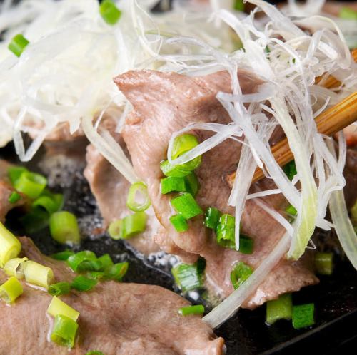 Stir-fried Beef Tongue with Green Onion and Salt