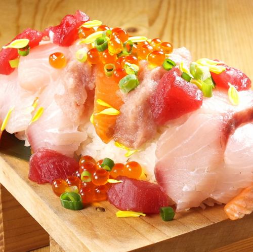 海鲜鲑鱼子寿司