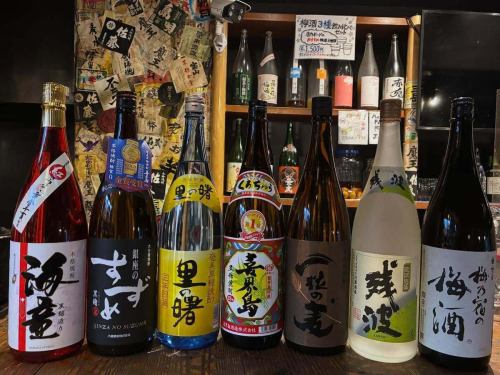 JR成田駅、京成成田駅徒歩3分
七輪の炭で焼く牛ホルモン&もつ鍋が売りの「モッツバー福の家」です　

寒くなってきた今日この頃
酒の入荷でーす♪

左から←
①海童　祝の赤　芋焼酎
②銀座のすずめ　麦焼酎
③里の曙　黒糖焼酎
④喜界島　黒糖焼酎
⑤一粒の麦　麦焼酎
⑥残波白　泡盛
⑦梅の宿の梅酒　梅酒
　どれも1杯　600円でーす
お試しくださいねー

成田で焼肉店、お食事をお探しの際は、是非｢モッツバー福の家｣へお越し下さい❗️❗️