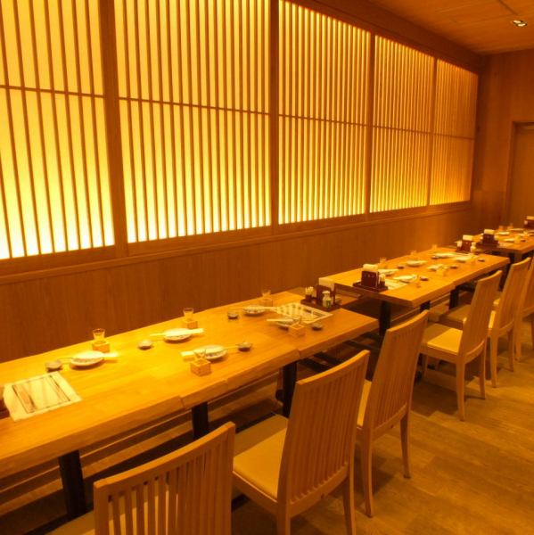 [1 minute directly connected to Akasaka Station, right next to the station] The whole shop is unified with warm wood grain and has a calm atmosphere.Enjoy a delicious meal at lunch or dinner!