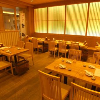 Up to 51 people can use the banquet! Please use it for company social gatherings, banquets, friends, reunions, etc.! Perfect for banquets, there is a course of 4000 yen with all-you-can-drink for 2 hours.Sake and shochu are included in seafood dishes such as fresh sashimi and all-you-can-drink that you buy every day.Please use all means.