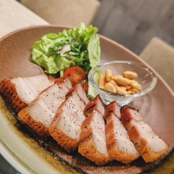 【こだわりのチャーシュー】チーマジャンを使って和風テイストに仕上げた、甘しょっぱい味が絶妙。