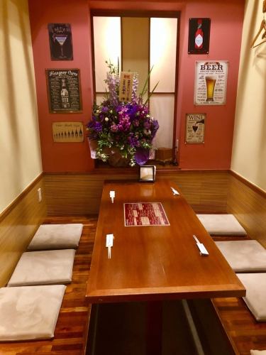 【個室もあります】4名様から8名様までご利用可能な個室は、プライベートにも接待にも、様々なシーンでお使いいただけます♪人数やお時間、内容等、お気軽に店舗までご相談ください！